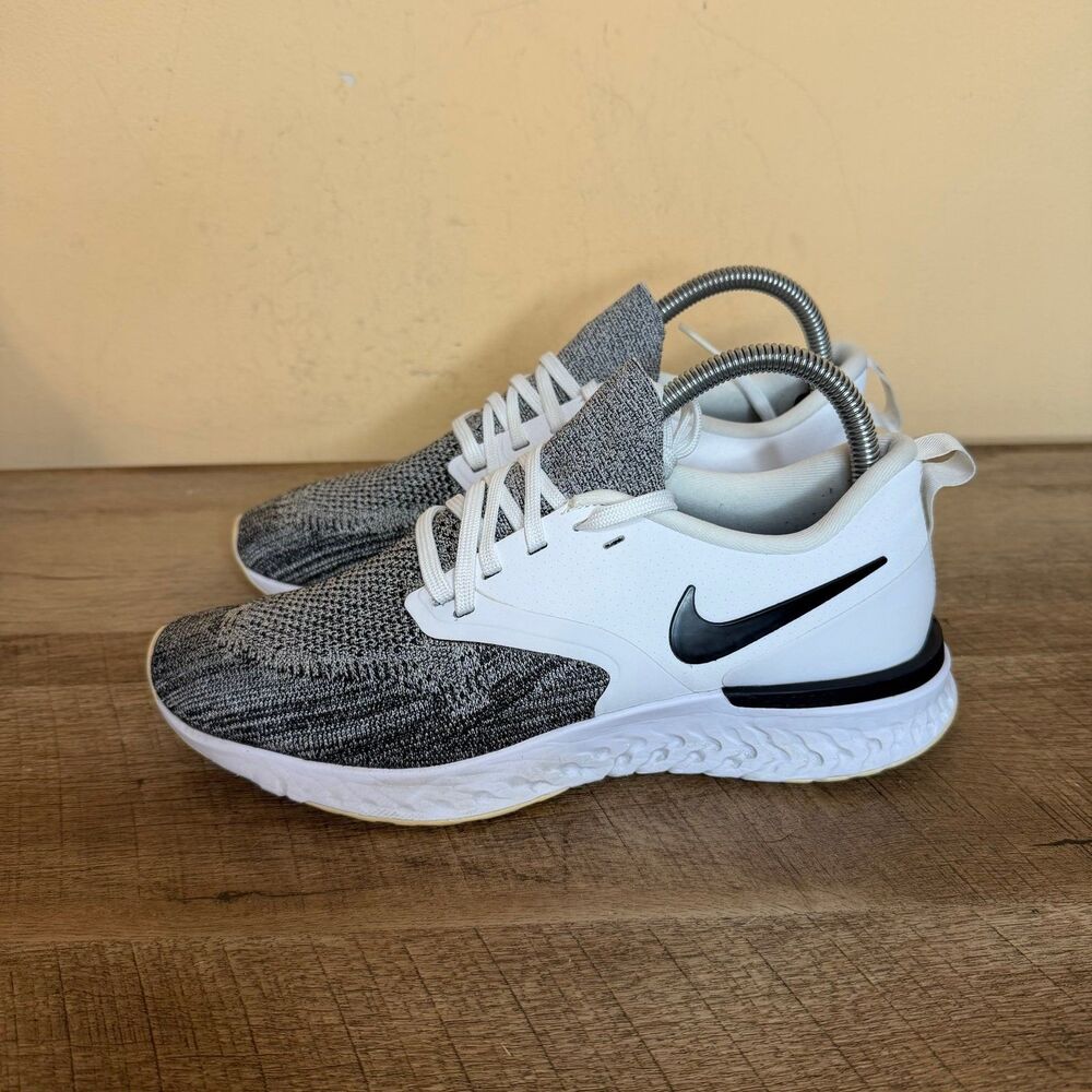 women's Nike Odyssey React Flyknit 2 running shoes size 9 sneakers